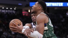 NBA, Μπακς-Κινγκς 133-135: O Γιάννης πάλεψε για την ανατροπή στο φινάλε αλλά δεν γλίτωσε την ήττα - Δείτε βίντεο