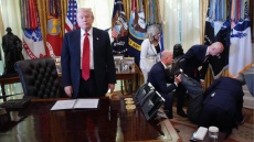 Οι αντιδράσεις στον Λευκό Οίκο για τη λιποθυμία στελέχους της Novo Nordisk - Δείτε βίντεο