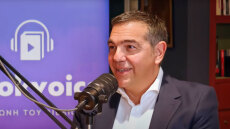 Η διαδρομή Τσίπρα προς την «Ιθάκη»: Γιατί «κόλλησε» στο 2015, οι οιωνοί και η... γυροβολιά στο Πρώτο Θέμα