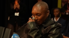 Η Σίνθια Ερίβο επισκέφτηκε το σχολείο της - «Είναι τόσο όμορφο που βρίσκομαι ξανά εδώ», είπε συγκινημένη