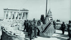 Όταν ο Τόμας Μαν καταδίκαζε τη ναζιστική εισβολή στην Ελλάδα: Σύντομα η αποκρουστική σβάστικα θα κυματίζει στην Ακρόπολη 