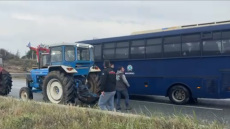 ΕΔΕ από την ΕΛΑΣ για κλούβα που επιχειρεί να σπάσει μπλόκο αγροτών στις Σέρρες, δείτε βίντεο