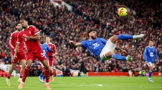 Premier League: Γκέλα για τη Λίβερπουλ, στραπάτσο για την Τσέλσι, στην κορυφή παρέμεινε η Άρσεναλ 