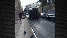 Γερανός προσέκρουσε σε κολόνα και ντεραπάρισε στη Νέα Φιλαδέλφεια, κυκλοφοριακές ρυθμίσεις στο σημείο, δείτε βίντεο