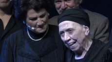 Νίκος Ξυλούρης: Ευχαριστώ όλο τον κόσμο που τον κρατάει ζωντανό 45 χρόνια, δήλωσε η χήρα του
