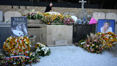 Σε οικογενειακό τάφο με θέα τη θάλασσα το τελευταίο αντίο στην Μπριζίτ Μπαρντό: Μείνε μαζί μου μέχρι να έρθω, είπε η 87χρονη αδερφή της ηθοποιού 