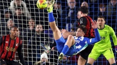 Η Premier League υποκλίθηκε στον Μπάμπη Κωστούλα για το απίθανο γκολ του 