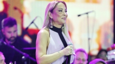 Η Μελίνα Ασλανίδου αναβάλλει προγραμματισμένες εμφανίσεις της λόγω προβλήματος υγείας