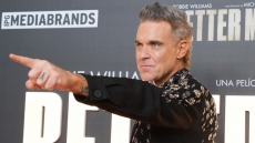 Ο Ρόμπι Γουίλιαμς ξεπέρασε τους Beatles ως ο καλλιτέχνης με τα περισσότερα άλμπουμ στην κορυφή των βρετανικών charts 
