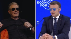 Το τρολάρισμα του Στάρμερ στον Μακρόν: Φόρεσε μαύρα γυαλιά και μίλησε γαλλικά, δείτε βίντεο