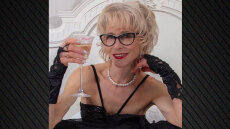 Δασκάλα δημοτικού με OnlyFans υποδυόταν την «γιαγιά» σε πορνογραφικά σάιτ και της απαγορεύτηκε να διδάσκει στη Βρετανία