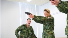 Η βασίλισσα Μάξιμα ξεκίνησε εκπαίδευση για να ενταχθεί ως έφεδρος στον στρατό της Ολλανδίας, δείτε βίντεο