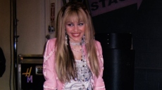 Η Μάιλι Σάιρους δημοσίευσε φωτογραφία της ως «Χάνα Μοντάνα» για τα 20 χρόνια της σειράς