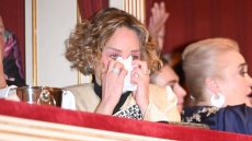 Η Σάρον Στόουν ξέσπασε σε κλάματα στην Όπερα της Βιέννης