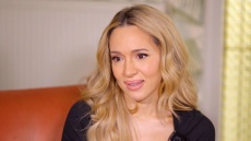 Καλομοίρα: «Μεγάλωσα με πολλή αγάπη, αλλά και πολύ πόνο» – Τα παιδικά της χρόνια, το Fame Story και η Eurovision
