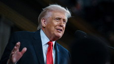 Tραμπ: Οι ΗΠΑ κερδίζουν από το πετρέλαιο, αλλά δεν θα αφήσω το Ιράν να αποκτήσει πυρηνικά