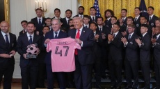 Ο Τραμπ υποδέχθηκε τον Μέσι και την Ίντερ Μαϊάμι στον Λευκό Οίκο:  Η αντίδραση του Αργεντινού όταν άκουσε για Ρονάλντο, δείτε βίντεο 