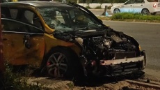 Σοβαρό τροχαίο στη Βούλα: Δύο τραυματίες σε σύγκρουση ταξί με ΙΧ στην παραλιακή, δείτε βίντεο