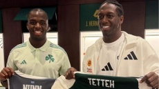 Παναθηναϊκός: Τεττέη και Ναν αντάλλαξαν φανέλες μετά τις «πράσινες» νίκες σε Europa League και Euroleague