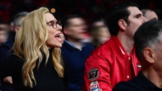 Η Ντορέττα Παπαδημητρίου και ο Γιώργος Γεροντιδάκης μαζί στο γήπεδο για να δουν τον Ολυμπιακό