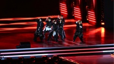 BTS: Μεγάλη επιστροφή στη σκηνή μετά από τέσσερα χρόνια με 260.000 θεατές στην Σεούλ, δείτε βίντεο και φωτογραφίες