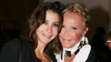 Η φωτογραφία της Ζωής Λάσκαρη και της Μαρίας Ελένης Λυκουρέζου από ταξίδι τους στο Μονακό το 2002
