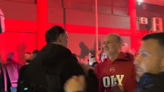 Θερμή υποδοχή στον Ολυμπιακό στο ΣΕΦ μετά το «διπλό» στο ΟΑΚΑ, δείτε βίντεο