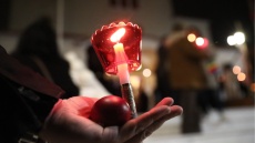 Με λαμπρότητα το «Χριστός Ανέστη» σε όλη τη χώρα: Το μήνυμα Ιερωνύμου για ελπίδα και ειρήνη, δείτε βίντεο και φωτογραφίες