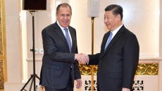 Συνάντηση Σι Τζινπίνγκ με Λαβρόφ στο Πεκίνο: Στο τραπέζι ο πόλεμος στη Μέση Ανατολή και νέα συνάντηση με Πούτιν 