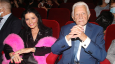 Ζωζώ Σαπουντζάκη: Δεν έχει ενημερωθεί για τον θάνατο του συντρόφου της, είναι κατάκοιτη, την έχουν εγκαταλείψει τα πόδια της, είπε συνεργάτιδά της