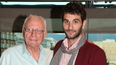 Κώστας Χαρδαβέλλας: Ήταν ένας πάρα πολύ τρυφερός άνθρωπος, ένας παιδικός χαρακτήρας, είπε ο γιος του