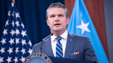 Προσευχή από το... Pulp Fiction διάβασε στο Πεντάγωνο ο Χέγκσεθ
