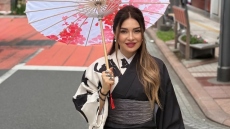 Ταξίδι στην Ιαπωνία για την Αποστολία Ζώη, οι πόζες με παραδοσιακό κιμονό 