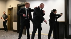 Συναγερμός στην Ουάσινγκτον: Απομακρύνθηκε από δείπνο ο Τραμπ μετά από πυροβολισμούς και επιστρέφει στον Λευκό Οίκο, δείτε βίντεο και φωτογραφίες