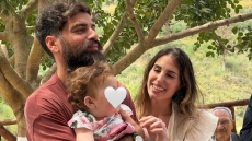 Η Παυλίνα Βουλγαράκη δημοσίευσε φωτογραφίες από τη βάφτιση της κόρης της στην Κρήτη
