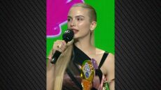 Η Κατερίνα Λιόλιου βραβεύτηκε στα Mad VMA για τον «Λογαριασμό»: Το οφείλω σε εσάς, είπε
