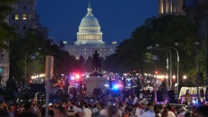 Ανοίγει ξανά το National Mall μετά την καταιγίδα: «Ακόμη κι αν το ξημερώσουμε, θα γίνει η γιορτή», λέει ο Τραμπ 