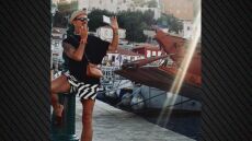 Ο Λάκης Γαβαλάς απολαμβάνει το καλοκαίρι στην Ύδρα: «Αγαπώ αυτή την ηρεμία μακριά από τη ροή σαμπάνιας και τα χάλια ντυσίματα»