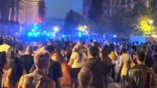 Μια γυναίκα νεκρή και τουλάχιστον 16 τραυματίες από όχημα που έπεσε πάνω σε πλήθος στην παρέλαση Pride στο Βερολίνο, δείτε βίντεο