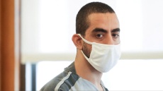 Ένοχος για τρομοκρατία ο άνδρας που μαχαίρωσε τον συγγραφέα Σαλμάν Ρούσντι