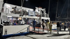 Πολύωρη ταλαιπωρία για τους επιβάτες του «Dodekanisos Express» που παραμένει δεμένο στο λιμάνι της Τήλου, το πλήρωμα ξεπέρασε το όριο εργασίας 