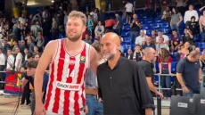 Η υπόκλιση και η φωτογραφία του Βεζένκοβ με τον Γκουαρδιόλα μετά τον θρίαμβο του Ολυμπιακού στη Βαρκελώνη, δείτε βίντεο