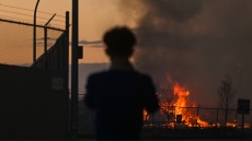 Νεκροί και τραυματίες από μεγάλη πυρκαγιά σε στρατιωτική βάση στον Καναδά, αναφορές για ισχυρή έκρηξη 