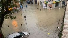Φονικές πλημμύρες στη νότια Γαλλία: Τρεις νεκροί, χιλιάδες σπίτια χωρίς ρεύμα και εκτεταμένες καταστροφές, δείτε βίντεο