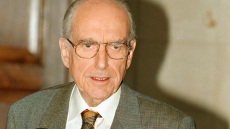 Ανδρέας Παπανδρέου: Σε δημοπρασία τα εμβληματικά γυαλιά του - Πού θα πάνε τα έσοδα