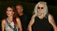 Νίκος Καρβέλας: Η εμφάνιση με τη σύντροφό του, Έλενα Φερεντίνου στη συναυλία της Άννας Βίσση
