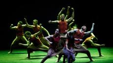 Άκραμ Καν: Ο διάσημος χορογράφος παρουσιάζει τις περιπέτειες του Μόγλη σε μια νέα παράσταση