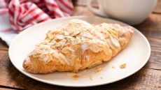 Κρουασάν με κρέμα αμυγδάλου: το απολαυστικό πρωινό με άρωμα Γαλλίας