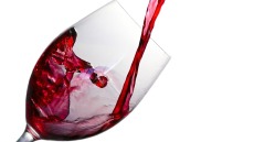 Όχι, ένα ποτήρι κόκκινο κρασί πριν τον ύπνο δεν ισοδυναμεί με μία ώρα γυμναστήριο!