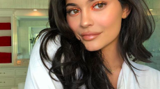 Η Kylie Jenner στόλισε «χρυσό» δέντρο